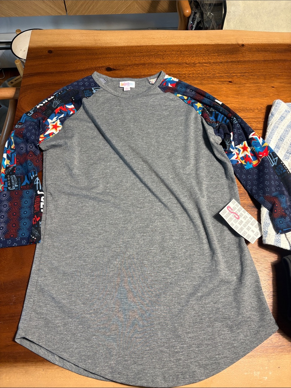 LuLaRoe Gray Raglan Tee with Patriotic Printed Navy Sleeves